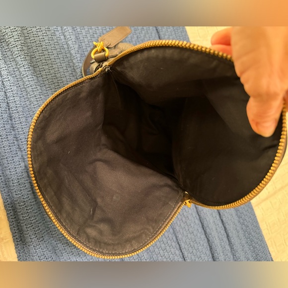 Marc Jacob’s grey crossbody hobo bag. - Picture 5 of 8